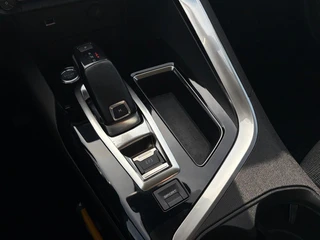 Peugeot 3008 1.2 PureTech Allure / 25