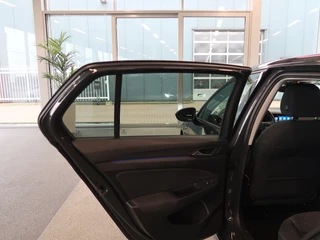 Volkswagen Golf 1.0 eTSi 110pk DSG Business 5-drs. CAMERA/KEYLESS/WINTERPACK/CARPLAY/17INCH / 55