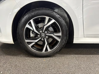 Toyota Yaris 1.5 Hybrid 115 First Edition/ NL auto/ Automaat/ Achteruitrijcamera / 36