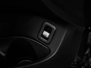 Mercedes-Benz C-klasse 180 AMG Night Edition | Panoramadak | Burmester | Memory | 360 Camera | Leder | LED | Sfeerverlichting | Stoelverwarming | 19" / 38