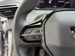 Peugeot 2008 1.2 Turbo 100 Allure | Draadloos Apple Carplay/Android Auto | Parkeersensoren | Privacy Glass | Lichtmetalen velgen / 15