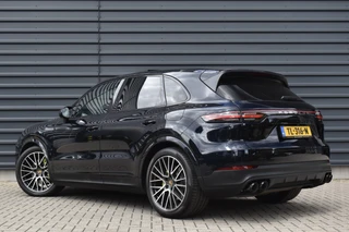 Porsche Cayenne 3.0 E-Hybrid Sport Chrono  | Pano | Trekhaak | 360 Camera | Bose | Stuurverwarming | Luchtvering | Orig. NL | / 2