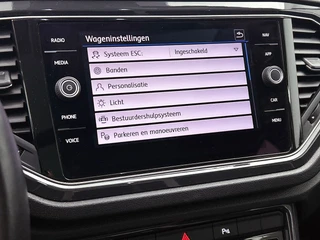 Volkswagen T-Roc 1.5 TSI Sport Automaat | Adaptive Cruise | CarPlay | Camera | Panoramadak | Parkeersensoren | Trekhaak | NAP / 23