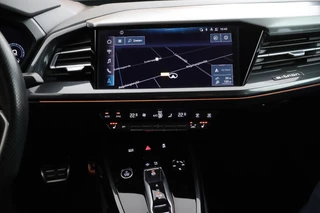 Audi Q4 Sportback e-tron 40 S edition 77 kWh SOH 93% Trekhaak Camera HUD Sonos Panoramadak Stoelverwarming Navigatie S-Line / 18