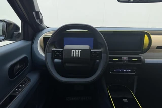 Fiat Grande Panda La Prima 11 kW 44 kWh | Navigatie | Camera | Stoelverwarming | Stuurverwarming | Cruise control | LED verlichting | Lichtmetalen velgen / 24