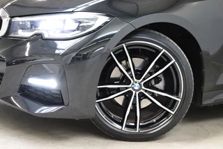 BMW 3 Serie Touring 320i High Executive M Sport Pakket Automaat  / Live Cockpit Professional / Cruise Control / Stoelverwarming / Active Guard Plus / Hifi / LED / Climate Control / Leder / 19 Inch / DAB / 9