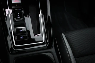 Volkswagen Golf 1.5 eHybrid GTE | LEDER | PANORAMADAK | HEAD UP | STOELVENTILATIE | STUURVERWARMING | TREKHAAK | 18" / 41