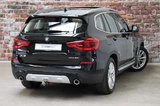 BMW X3 xDrive30i High Executive xLine Automaat  / Panoramadak / Trekhaak / Sportstoelen / Leder / 19 Inch / Driving Assistant Plus / Hifi / LED / Head-Up Display / Achteruitrijcamera / Stoelverwarming / Adaptief Onderstel / Multifunctioneel Instrumentenpaneel / 5