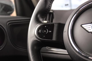 MINI Countryman 1.5 Cooper Essential | 1e eigenaar | NL auto | Driving Assistant | Camera | Sportstuur | Keyless entry | Stoelverwarming | LED | Carplay | DAB | Navigatie | PDC / 22