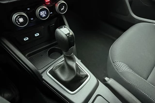 Dacia Duster 1.3 TCe 150 Journey Automaat | Navigatie | Camera | Keyless | Dakrails | Weinig kilometers | Hoge instap | Lichtmetalen velgen / 26