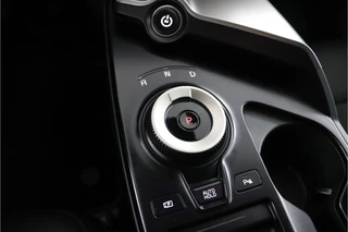 Kia EV6 Light Edition 63 kWh - SOH 99,7%  - Navigatie - Adaptive Cruise Control - Stoel/Stuur verwarming - Apple Carplay/Android Auto - Fabrieksgarantie tot 02-2032 / 29