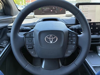 Toyota bZ4X Touring DYNAMIC 75 KWH VOORRAAD VOORDEEL VAN €49.990 VOOR €47.300!!! BLIND-SPOT PARK-SENSOREN STOEL/STUURVERW APPLE/ANDROID 18" LM-VELGEN / 19