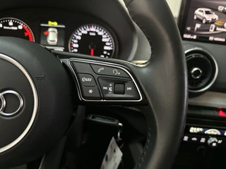 Audi Q2 30 TFSI Epic LED Navigatie Parkeersensoren Climate Control / 21