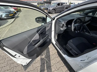 Toyota C-HR 2.0 PLUG-IN HYBRID 220 FIRST EDITION STOEL/STUURVERW BLIND-SPOT PARK-SENSOREN NAVI APPLE/ANDROID EL-ACHTERKLEP 18" LM-VELGEN / 16