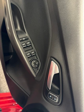 Ford Focus 1.5 Red Edition / navi / cruisecontrol / nieuwe motor / super nette staat / 13