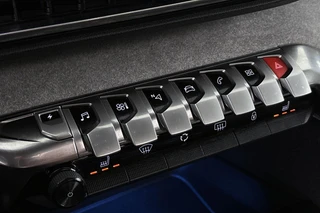 Peugeot 3008 1.6 HYbrid4 300 Blue Lease GT Pano Trekhaak FOCAL Stoelverwarming / 50