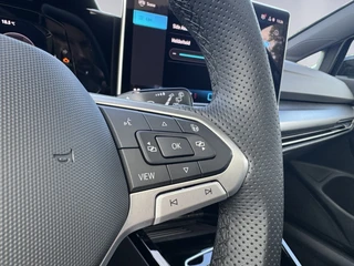 Volkswagen Golf 1.5 eHybrid GTE 272pk / 5JR Garantie / Pano / Trekhaak / DCC / Keyless / Matrix / 360 / HUD / 24