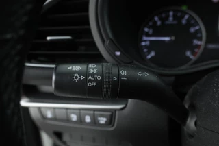Mazda 3 2.0 e-SkyActiv-G M Hybrid 122  Head Up! Navigatie, Airco / 20