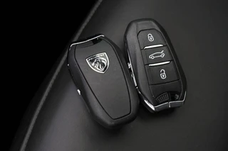 Peugeot e-5008 GT Avantage 73 kWh 7p Leder Stoelventilatie Stoelverwarming 360 Camera Keyless / 34