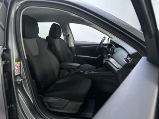 Skoda Octavia Combi 1.0 e-TSI DSG Business Edition Trekhaak Navigatie Parkeersensoren App-Connect / 5