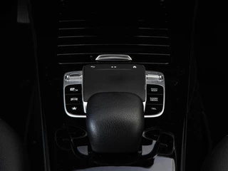 Mercedes-Benz A-klasse 180 d Launch Edition Widescreen Camera Apple CarPlay Android Auto Navigatie Stoelverwarming / 29