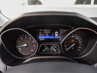 Ford Focus Wagon 1.0 Titanium Edition Xenon | Keyless | Navi | Camera | Stoel+stuurverwarming | Cruise control | PDC v+a / 40