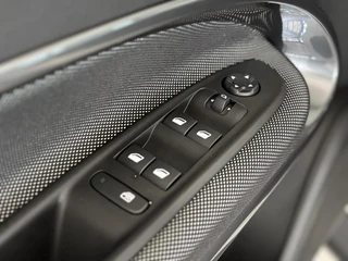 Fiat 600 1.2 Hybrid Icon 145 PK | Apple-Android | Cruise Control | Parkeersensoren / 19