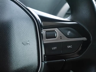 Peugeot 3008 1.2 PureTech Blue Lease Executive | Trekhaak | Navigatie | Climate control | Lichtmetalen velgen | Cruise control | Parkeersensoren achter | Apple carplay/Android auto / 24