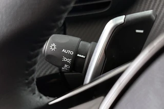 Peugeot 208 1.2 Hybrid 110 e-DCS6 Allure Navigatie Achteruitrijcamera Apple CarPlay / 33