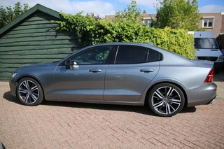 Volvo S60 2.0 T4 R-Design Polestar engineered / 35
