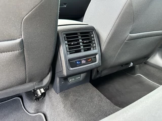 Volkswagen Golf Variant 1.5 eTSI DSG Life Trekhaak | Navi | Adap. Cruise | 4-season | Rijklaar incl. garantie / 27