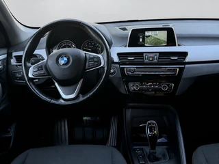 BMW X1 SDrive18i Executive achteruitrijcamera, extra getint glas, electr bedienbare achterklep, parelmoer wit / 2