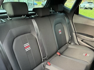 SEAT Arona 1.5 TSI EVO FR Business Intense | Climate control | Navigatie | Camera | Cruise control | Elektrisch Pakket | Parkpilot | Trekhaak | / 17