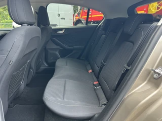 Ford Focus 1.0 EcoBoost Titanium Business  | Keyless | Cruise | Trekhaak | Camera | Stoel/Stuurverw. | B&O | / 18