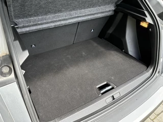 Peugeot 2008 1.2T 100pk Allure | Achteruitrijcamera | Navigatie | Facelift model | Privacy Glass | Lichtmetalen velgen / 6