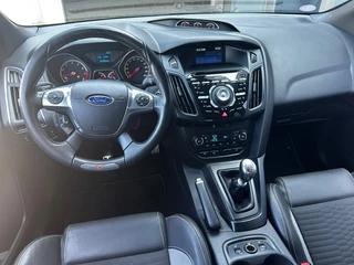 Ford Focus Wagon 2.0 EcoB. 250 PK Stoelverwarming | Recaro Sportstoelen / 17