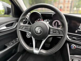 Alfa Romeo Giulia 2.0T Business / 10