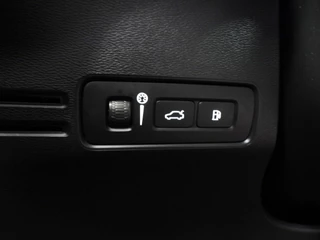 Volvo XC40 1.5 T4 Plug-In Hybrid Core Bright NAVI/CAMERA/LED/18"LMV! / 23