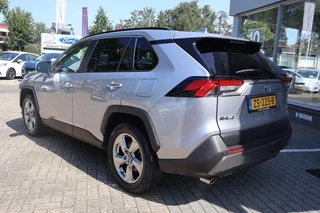 Toyota RAV4 2.5 HYBRID EXECUTIVE JBL NAVI APPLE/ANDROID EL-STOEL MET GEHEUGEN DODEHOEK DETECTIE EL.A.KLEP LED DAB 360* / 2