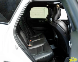 Volvo XC60 2.0 T8 Twin Engine AWD R-Design | Pano | Trekhaak zwenkbaar | Navi | Cam / 25