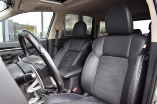 Mitsubishi Outlander 2.4 PHEV Intense / 5