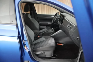 Volkswagen Polo 1.0 TSI 95pk 2x R-Line Climate Control ACC Camera Stoelverwarming Keyless Navigatie / 12