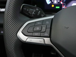 Volkswagen T-Roc 1.5 eTSI R-Line Elek. Trekhaak | Stuur-/stoelverwarming | Verlichte logo's / 28