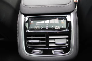 Volvo XC90 2.0 T8 Plug-in hybrid AWD Plus Bright  | Luchtvering | BLIS | Panoramadak | 360 Camera / 16