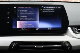 BMW X1 sDrive20i Executive Automaat  / Navigatiesyteem / Panoramadak / Achteruitrijcamera / DAB / Extra Getint Glas / 17 Inch / Dakdraagsysteem / Travelpack / DAB / Sportstoelen / Parkeersensoren voor+achter / 33
