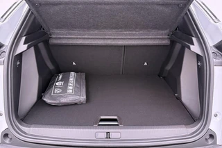 Peugeot 2008 1.2 Hybrid 145 GT / 18" / Navigation pack /  2+6 Jaar Garantie / 10