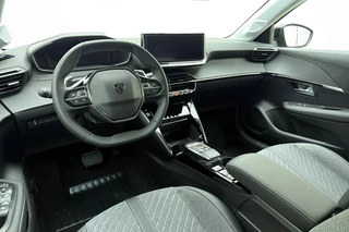 Peugeot 208 1.2 Hybrid e-DCS6 Allure 110 PK | Automaat | Vision & Navigation Pack | Metaallak | Parkeersensor | Camera | Licht Metalen Velgen | Nieuw uit voorraad | Direct leverbaar / 16