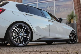 BMW 1-serie 120i Edition M Sport Shadow High Executive | 2e eigenaar | Driving Assistant | Schuif-/kanteldak | Camera | Harman Kardon | Keyless entry | LED | M sport remmen | PDC / 49