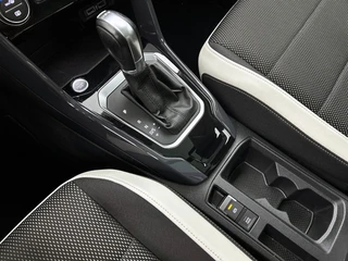 Volkswagen T-Roc 1.5 TSI Sport Automaat | Adaptive Cruise | CarPlay | Camera | Panoramadak | Parkeersensoren | Trekhaak | NAP / 40