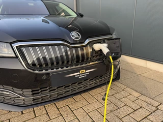 Škoda Superb Combi 1.4 TSI iV AUTOMAAT * Navigatiesysteem * ParkeerCamera * Elek. achterklep * / 21